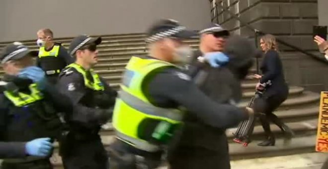 Arrestan a 10 personas durante una manifestación contra el confinamiento en Australia