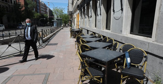 Rechazo de vecinos y oposición a que las terrazas de Madrid abran más tiempo y ocupen más espacio público