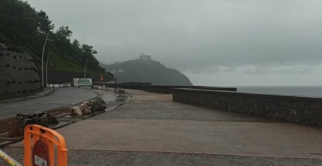 Cerrado el Paseo Nuevo de San Sebastián por un desprendimiento