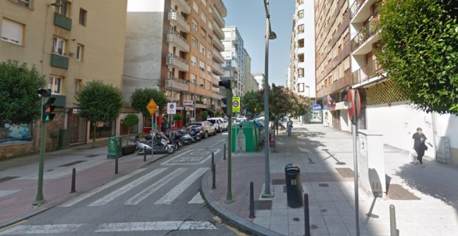 Denunciada una hostelera por instalar una terraza en la calle Floranes de Santander sin tener autorización