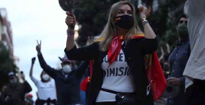 El rapapolvo de una sanitaria a los manifestantes del barrio de Salamanca: "Sois escoria humana"