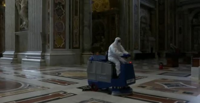 Desinfección exhaustiva de la Basílica de San Pedro antes de su reapertura el próximo lunes