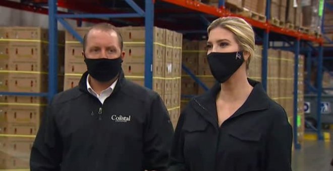 Ivanka Trump reaparece con mascarilla para visitar un almacén de alimentos