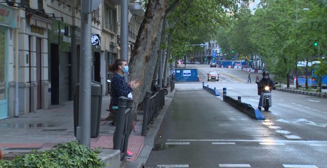 Aplausos colectivos desde balcones se resisten a desaparecer