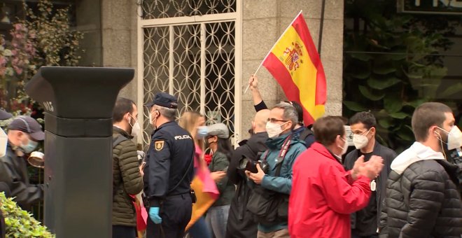 Protesta en Madrid contra Gobierno continúa aunque sin aglomeraciones