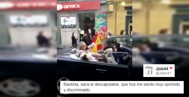 "Como para no reírnos de su pijerío": un hombre se convierte en el hazmerreír por manifestarse contra Sánchez a lomos de un descapotable