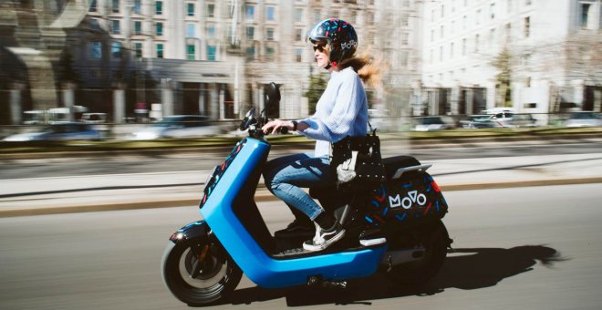 Barcelona adjudica definitivamente las licencias para motos y bicis eléctricas de uso compartido