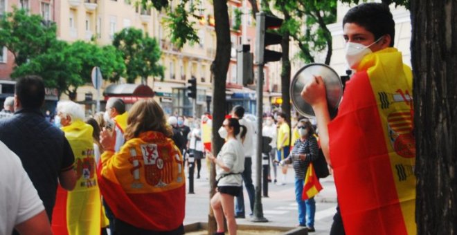 Con M de... - ¿Dónde está el patriotismo? ¡A ver, que yo lo vea!