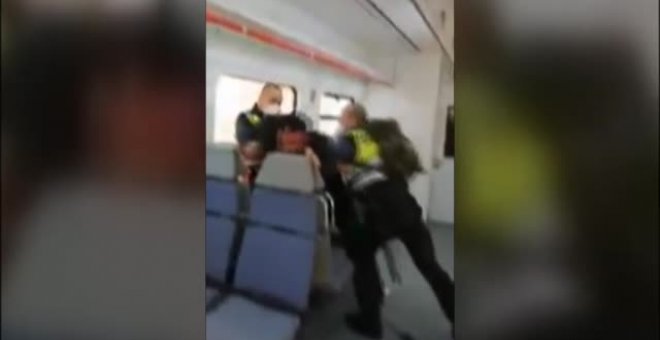 Se investiga a dos vigilantes por una agresión en un tren de Barcelona