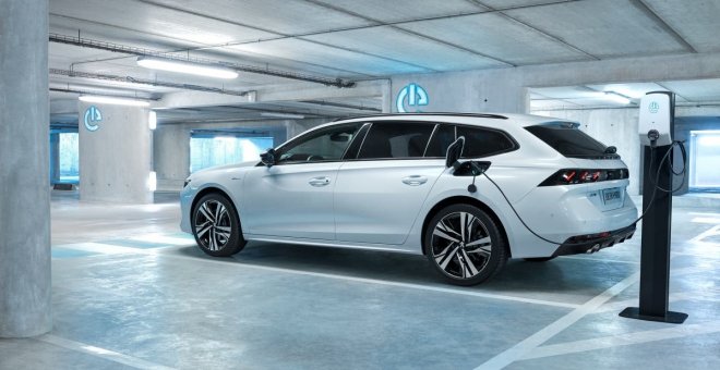 Coches híbridos enchufables (PHEV) en España: sólo un 1,5% de cuota de mercado