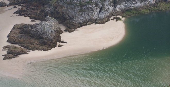 Cantabria muestreará las aguas de baño y residuales para detectar restos del virus y controlar la pandemia