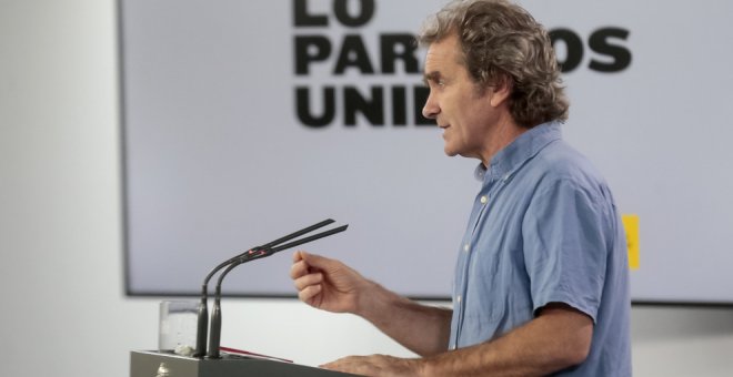 Simón asegura que el riesgo de transmisión en el mar "es mínimo" y en aguas residuales "muy bajo"