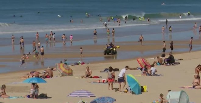 Los portugueses ya disfrutan de sus playas y lo hacen masivamente