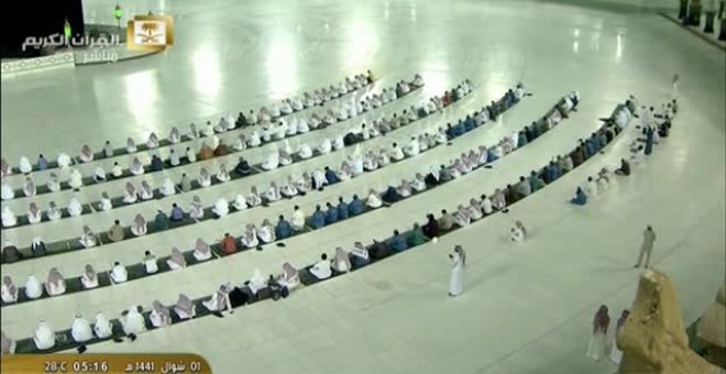 Finaliza el Ramadán en una Gran Mezquita de La Meca prácticamente vacía
