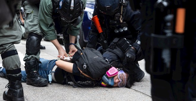 El Parlamento de Hong Kong aprueba penas de hasta tres años de cárcel por injuriar al himno de China