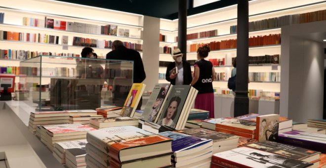 La nova llibreria Ona aixeca la persiana amb vocació de centre cultural