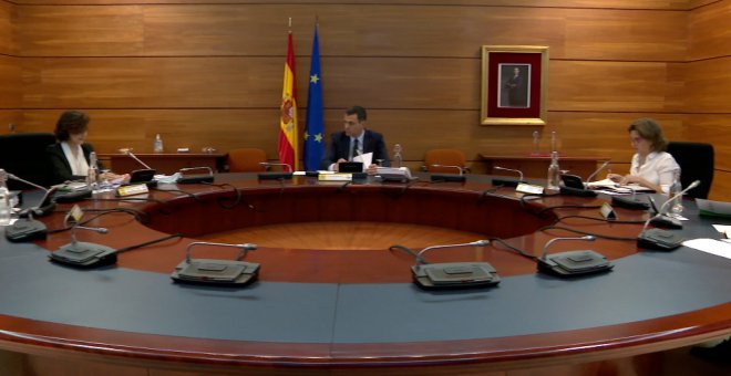 Sánchez preside la reunión por videoconferencia del Consejo de Ministros