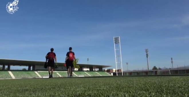 Los árbitros se preparan para la vuelta del fútbol