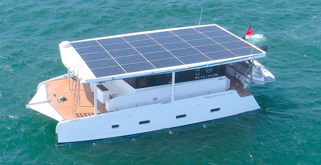 Este catamarán eléctrico de 500.000 euros se alimenta solo con energía solar