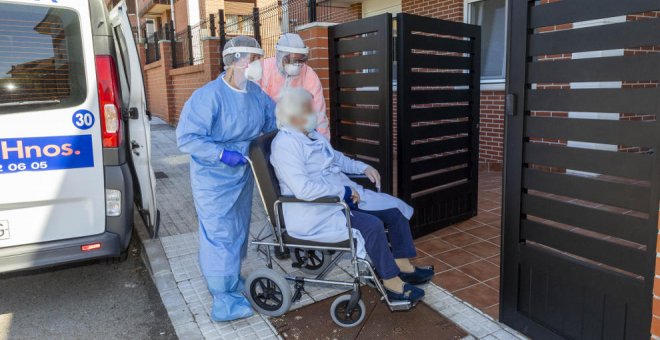 53 mayores permanecen contagiados en las residencias de Cantabria, que tiene 2 sanitarios con COVID-19