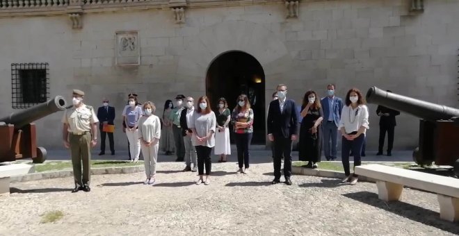 Minuto de silencio por las víctimas del coronavirus en el Consolat de Mar