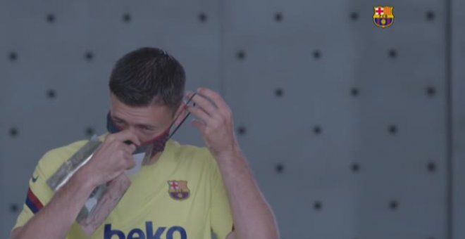 Las nuevas mascarillas culés, parte obligatoria de la indumentaria de los jugadores del Barça en Sant Joan Despí