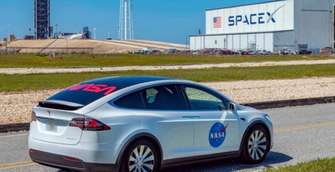 El Tesla Model X que lleva a los primeros astronautas de SpaceX hasta la Crew Dragon