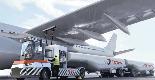 Gaussin y Total presentan un camión eléctrico para reabastecimiento de aviones