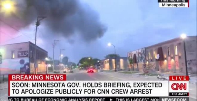 Detienen a un equipo de la CNN en pleno directo en las calles de Minneapolis