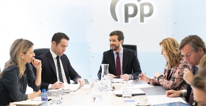 Dirigentes del PP desmienten a Casado y señalan que la dirección "va en sentido contrario" a la moderación