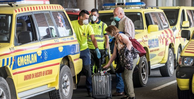 Un pasajero de un avión a Lanzarote da positivo mientras volaba a la isla