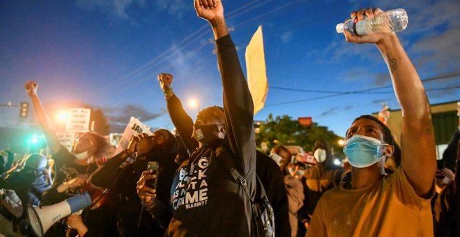 Los disturbios se extienden por Estados Unidos tras la muerte de un hombre negro a manos de un policía