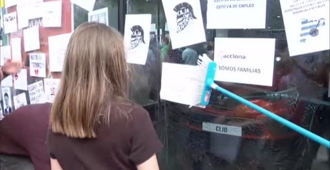 Hijos de trabajadores de Nissan se unen a la lucha para evitar el cierre de las fábricas en Barcelona