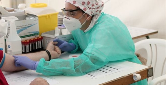 CSIF denuncia que Sanidad solo contrató por la pandemia a 30.517 profesionales de los 50.000 prometidos