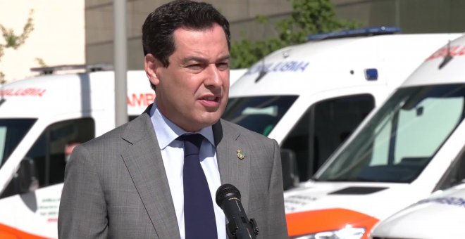 Juanma Moreno presenta una nueva flota de ambulancias en Granada
