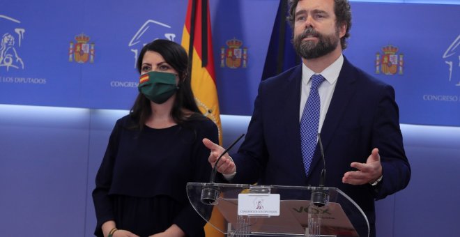 Vox lanza su mensaje xenófobo a los migrantes: "El poco dinero que tenemos es para los españoles"