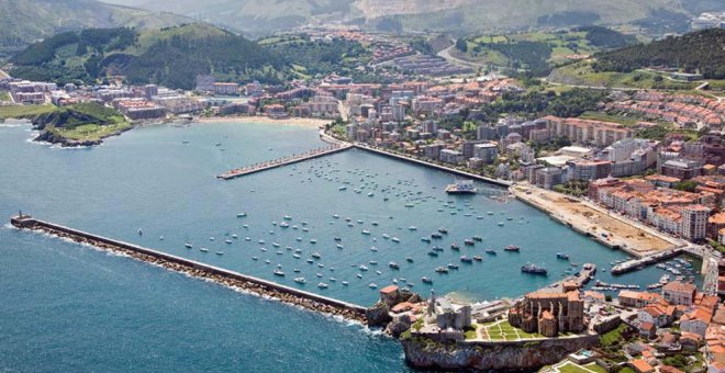 Muere un pescador de 72 años tras caer al mar desde el muelle de Castro Urdiales