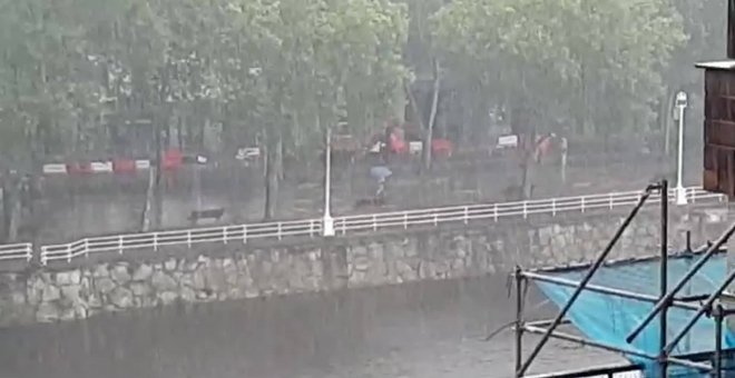 Fuerte tormenta en Bilbao a primera hora de la tarde