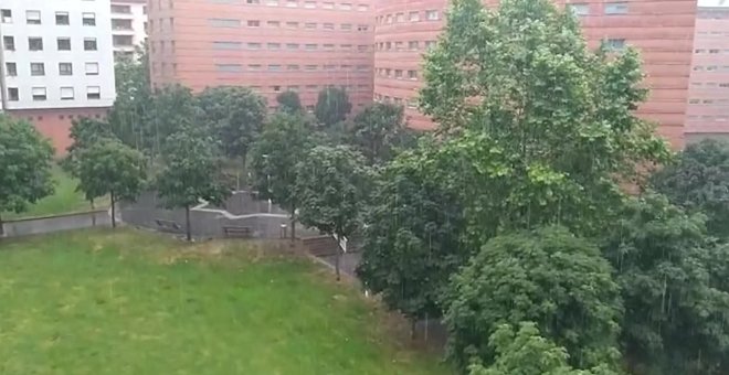 Lluvia intensa en Bilbao con Euskadi el aviso amarillo