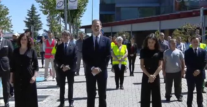 La instituciones guardan un minuto de silencio por las víctimas del Covid en el último día de luto decretado por el Gobierno