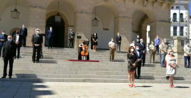 Minuto de silencio en Cáceres como cierre de los diez días de luto por el Covid-19