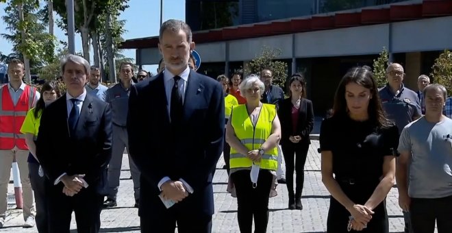 Minuto de silencio de los Reyes en el último día de luto por víctimas del Covid-19