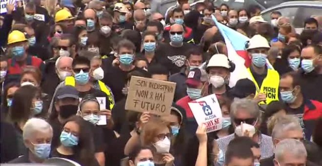 Marcha reivindicativa en la localidad lucense de Xove contra el cierre de Alcoa