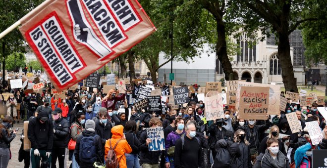 Multitudinarias manifestaciones en Reino Unido por la muerte de George Floyd pese a las advertencias sanitarias