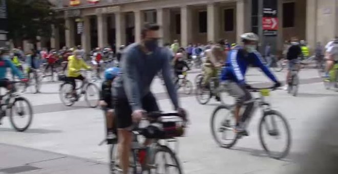 Zaragoza se sube a la bicicleta para exigir que se extienda su uso