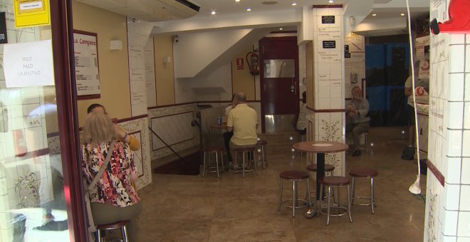 Bares y restaurantes de Madrid ya atienden en el interior del local