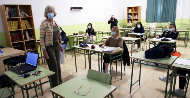 15 centros regresan a las aulas con "las mayores garantías" en una jornada marcada por la "normalidad"