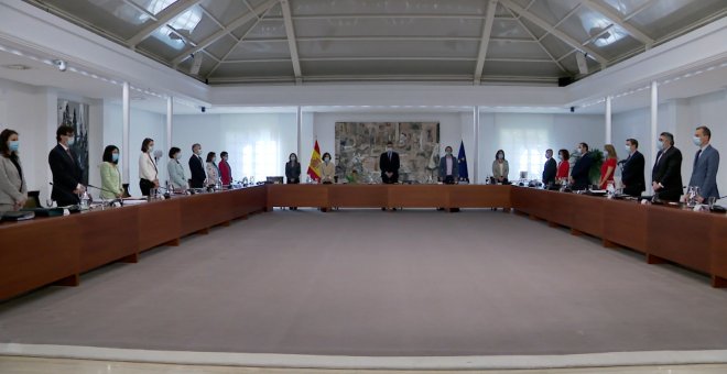Minuto de silencio en la reunión del Consejo de Ministros