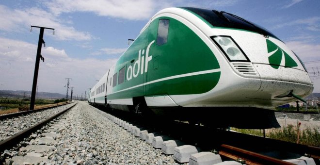 Adif busca socios para desplegar en toda España su red de 'ferrolineras' para coches eléctricos