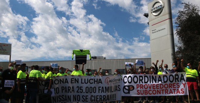 Els treballadors subcontractats de Nissan encerclen la planta de la Zona Franca per reivindicar els seus drets